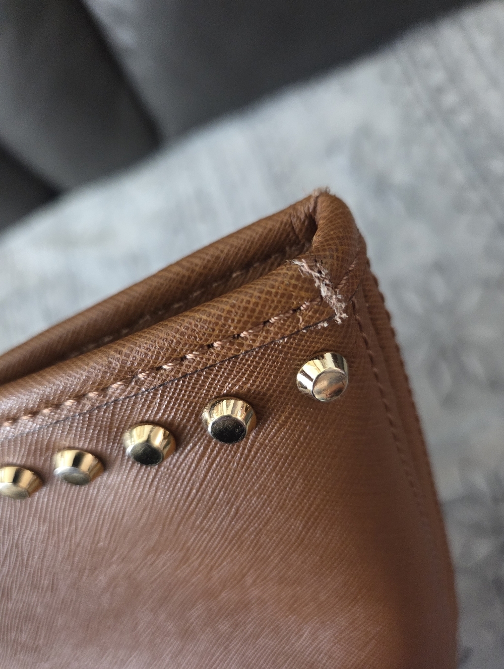 Michael Kors Tan Gold Studded Leather Jet Set Tote Bag Large Size Travel Office - Picture 14 of 16